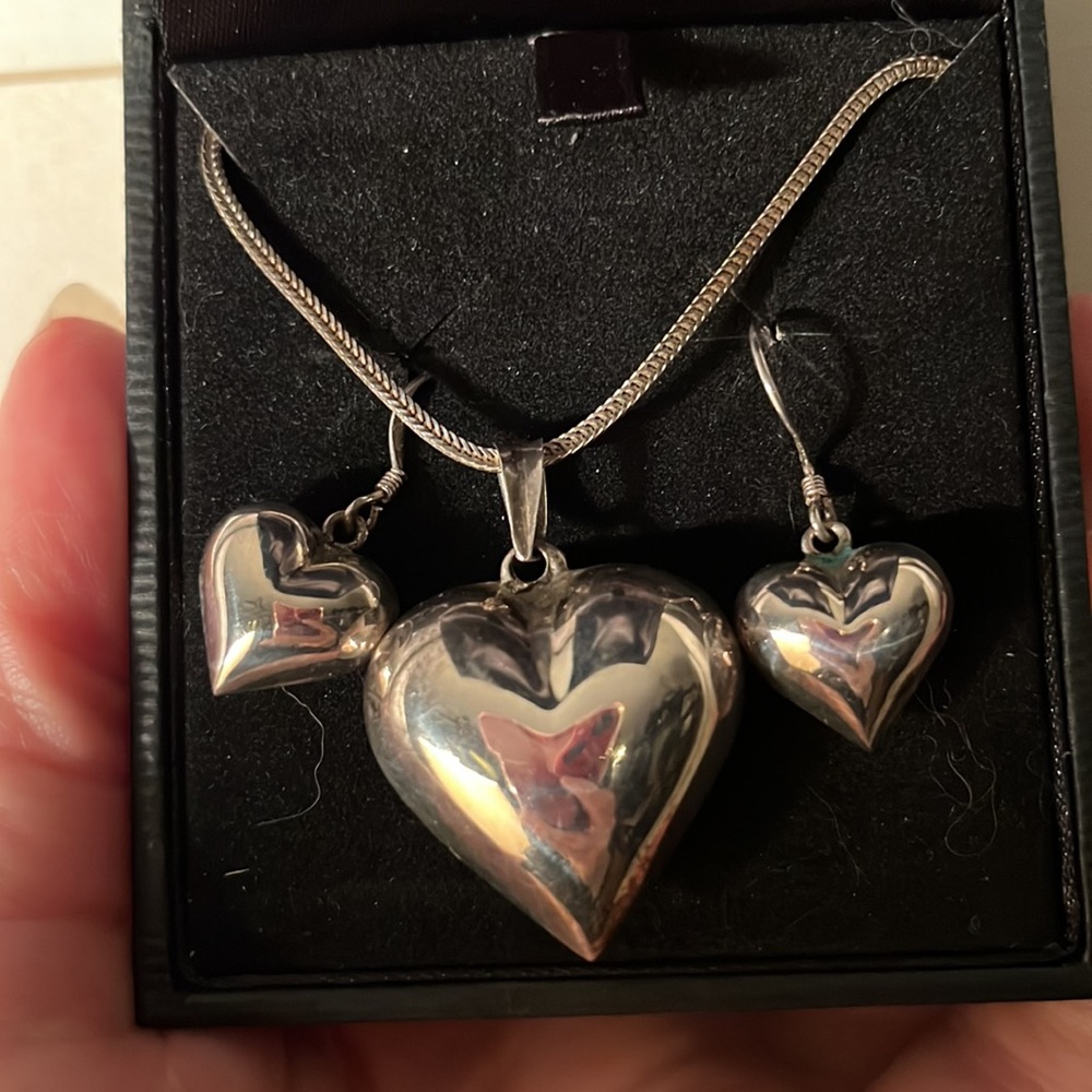 Elegant Silver Heart Necklace Set